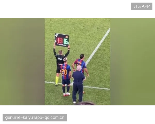 巴萨新秀连续突破制造巨大声浪，诺坎普现场沸腾